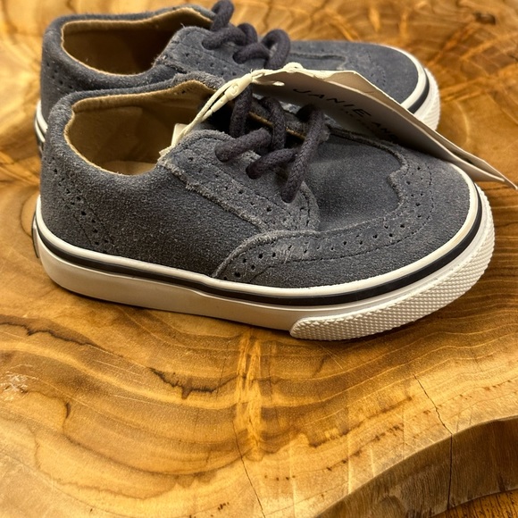 JANIE and JACK Wing Tip Sneake - Picture 9 of 13